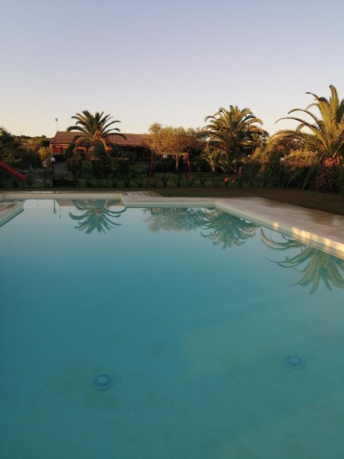 Agriturismo Isidoro Fertilia Exteriör bild