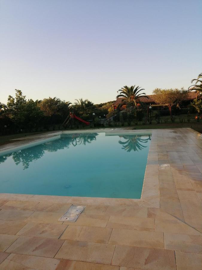 Agriturismo Isidoro Fertilia Exteriör bild